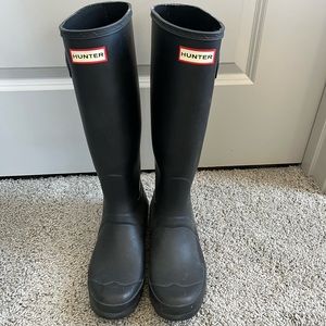 LIKE NEW - HUNTER RAIN BOOTS